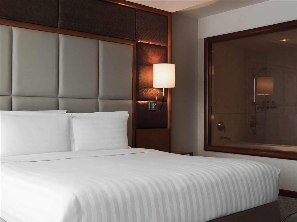 Pullman Shanghai Skyway Bagian luar foto