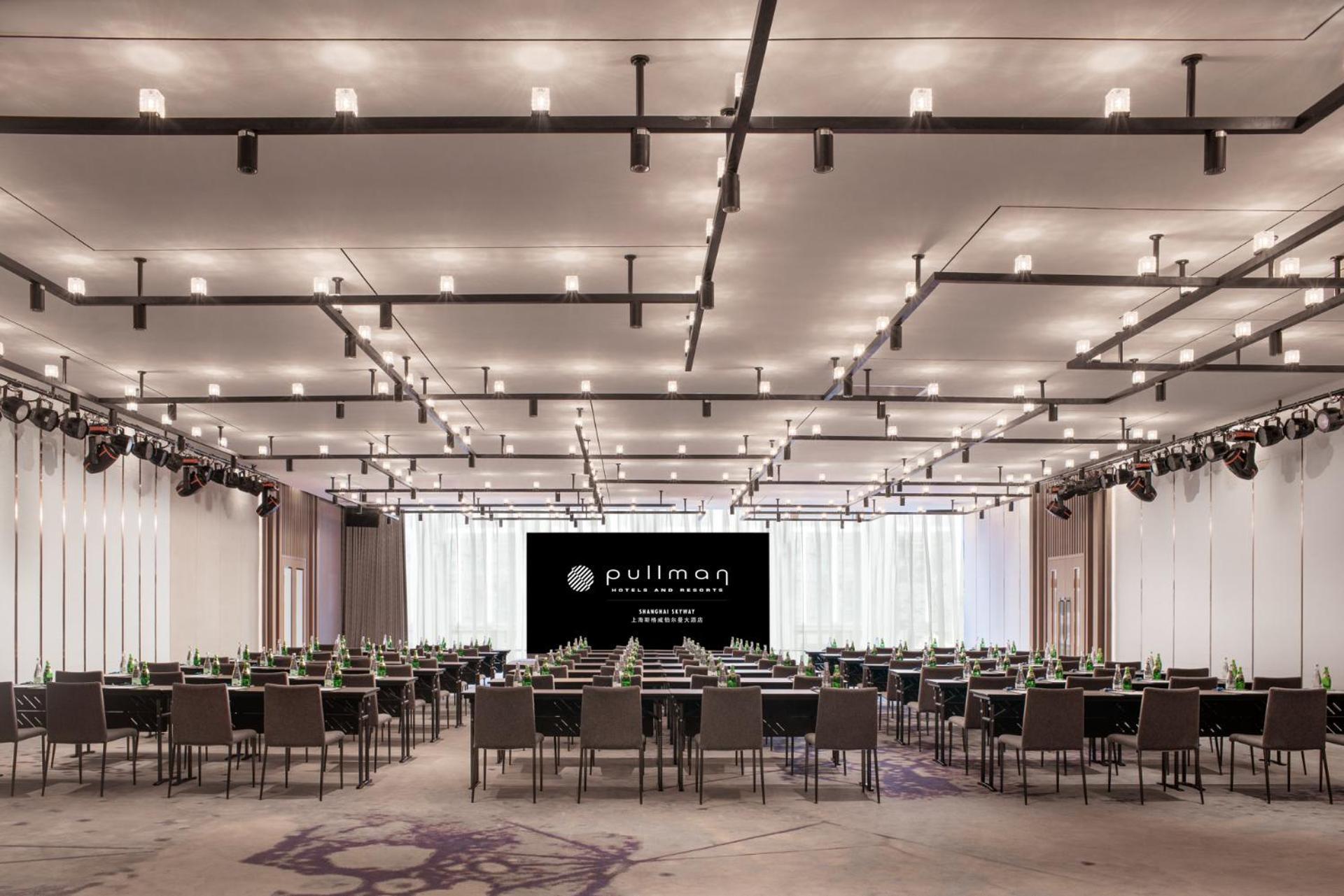 Pullman Shanghai Skyway Bagian luar foto